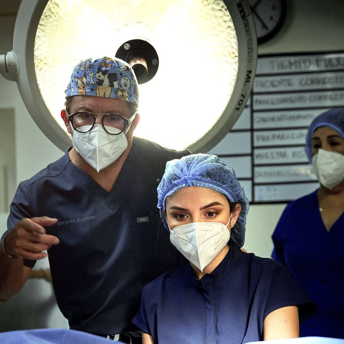 Médicos-Nascere-en-quirófano-trabajando-en-equipo